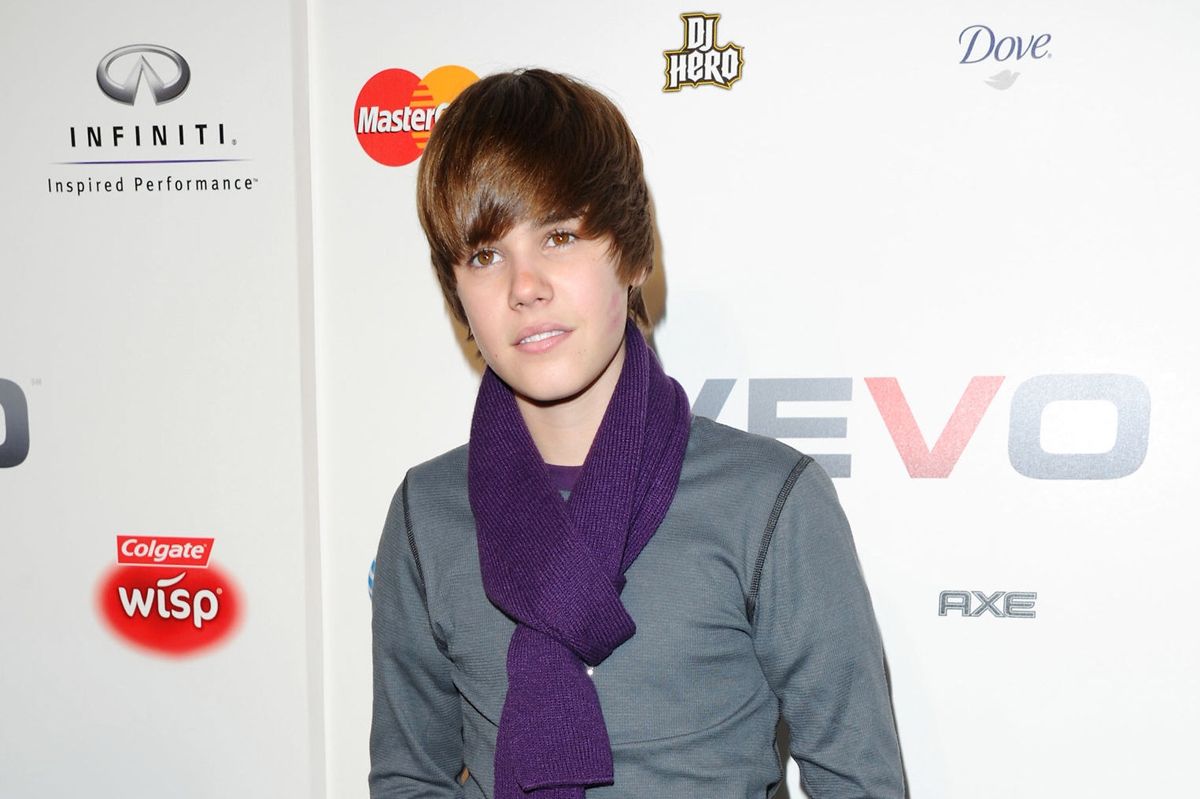 Justin Bieber blev opdaget på YouTube af en pladechef i 2008, da han som ung teenager lagde covernumre ud på nettet.