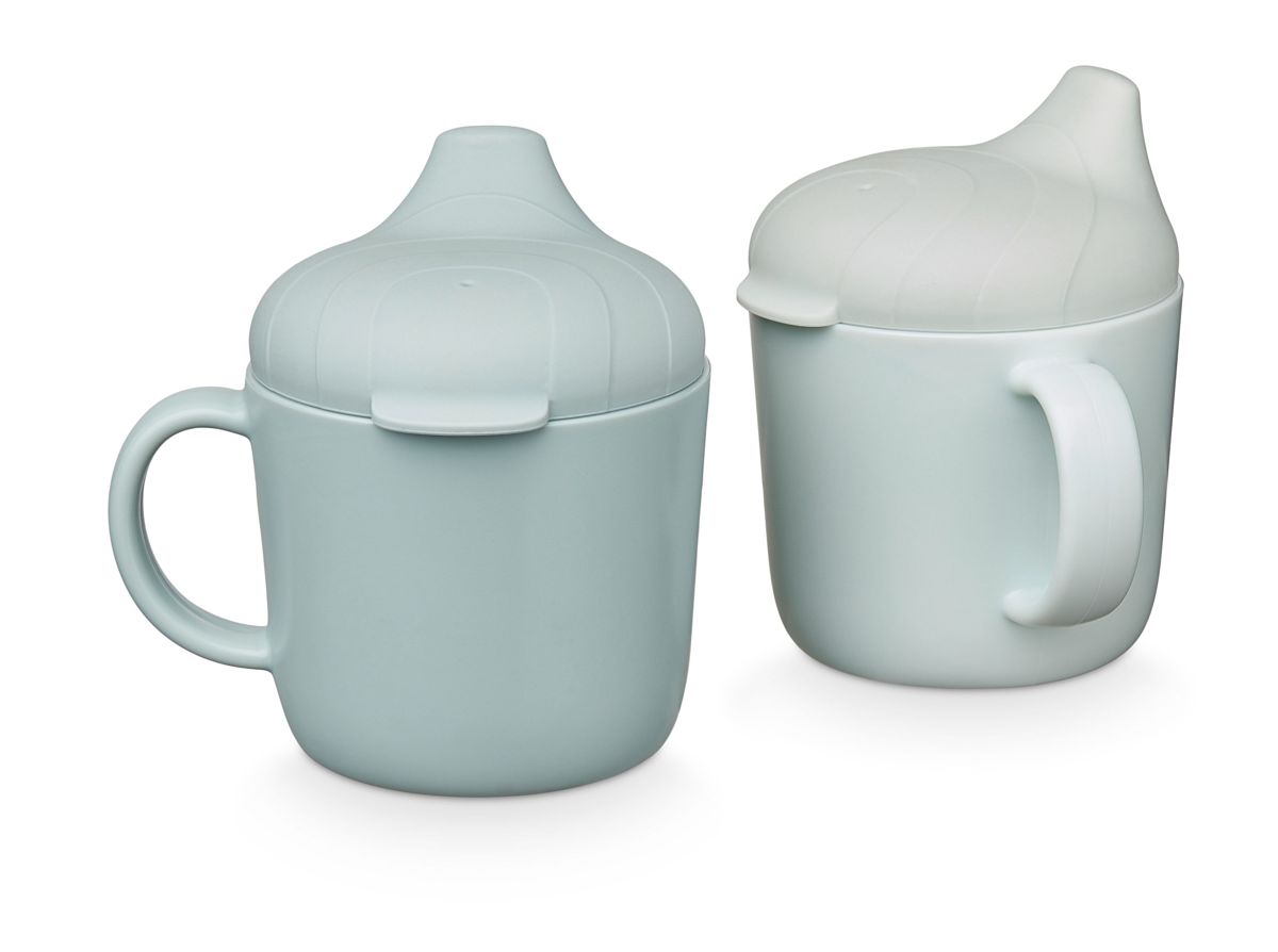 Det er tudkoppen her, 'Rainbow Sippy Cup, Blue Mix', der er trukket tilbage fra markedet.