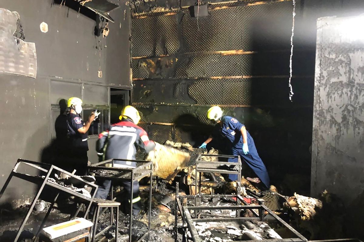 Branden på natklubben i Thailand har kostet 13 menneskeliv.