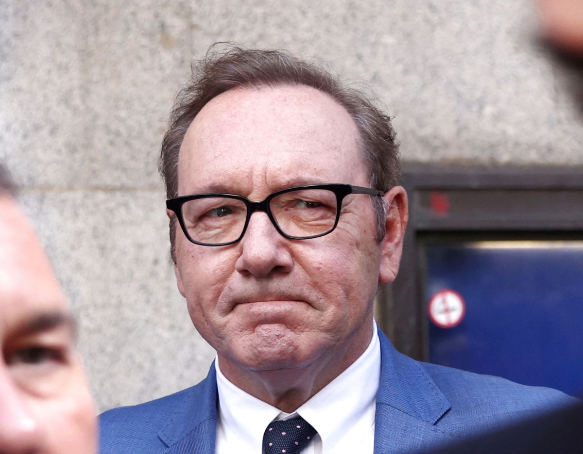 Skuespiller Kevin Spacey er blevet dømt til at betale 226 millioner kroner i erstatning for påståede overgreb mod yngre mænd.