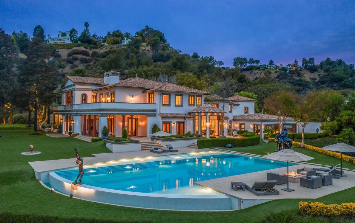 Adeles nye hjem i Beverly Hills, som hun har købt af Sylvester Stallone for angiveligt 58 millioner dollar.