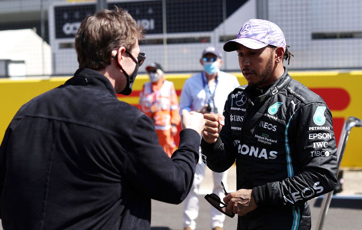 Lewis Hamilton ses her sammen med Tom Cruise ved det britiske Grand Prix på Silverstone i juli 2021.