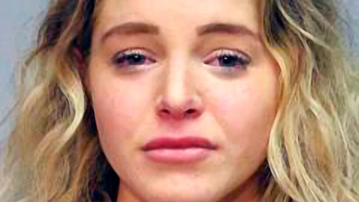 Den 26-årige model har ifølge politiet stukket sin kæreste ned i april.