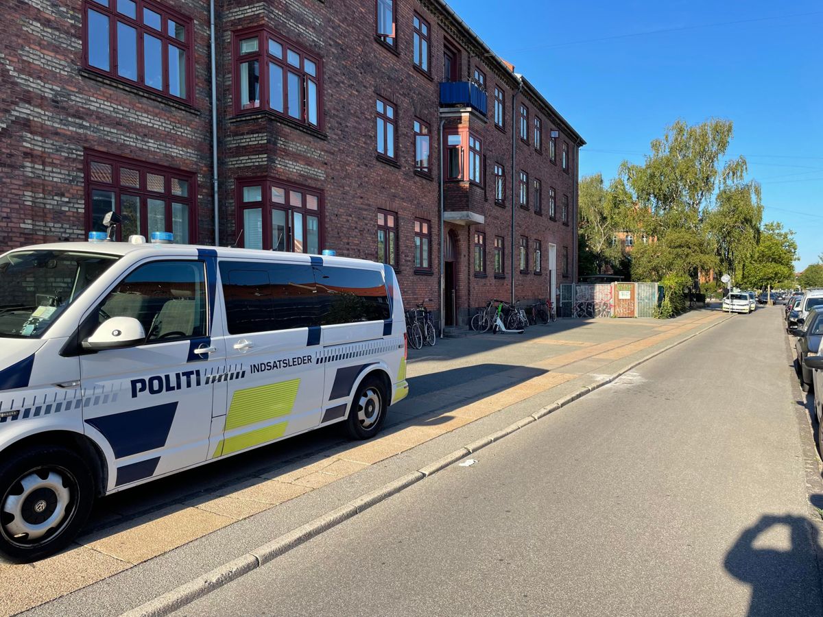 Kvinden var alene i lejligheden, da hun faldt ud fra anden sal.