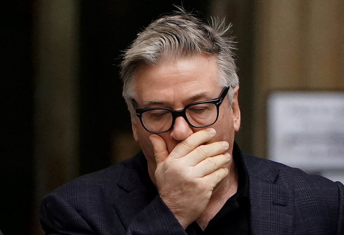 Alec Baldwin bliver stadig efterforsket efter en kvindelig fotograf blev skudt.
