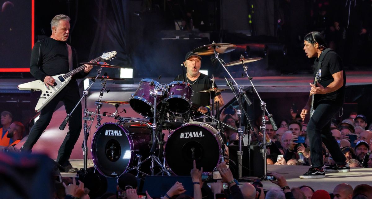 Superstjernen James Hetfield er blevet skilt efter 25 års ægteskab.