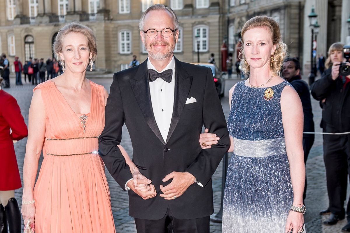 Efter skilsmissen bliver prinsesse Nathalie (th.) boende på slottet i Bad Berleburg i Tyskland sammen med sine to børn.