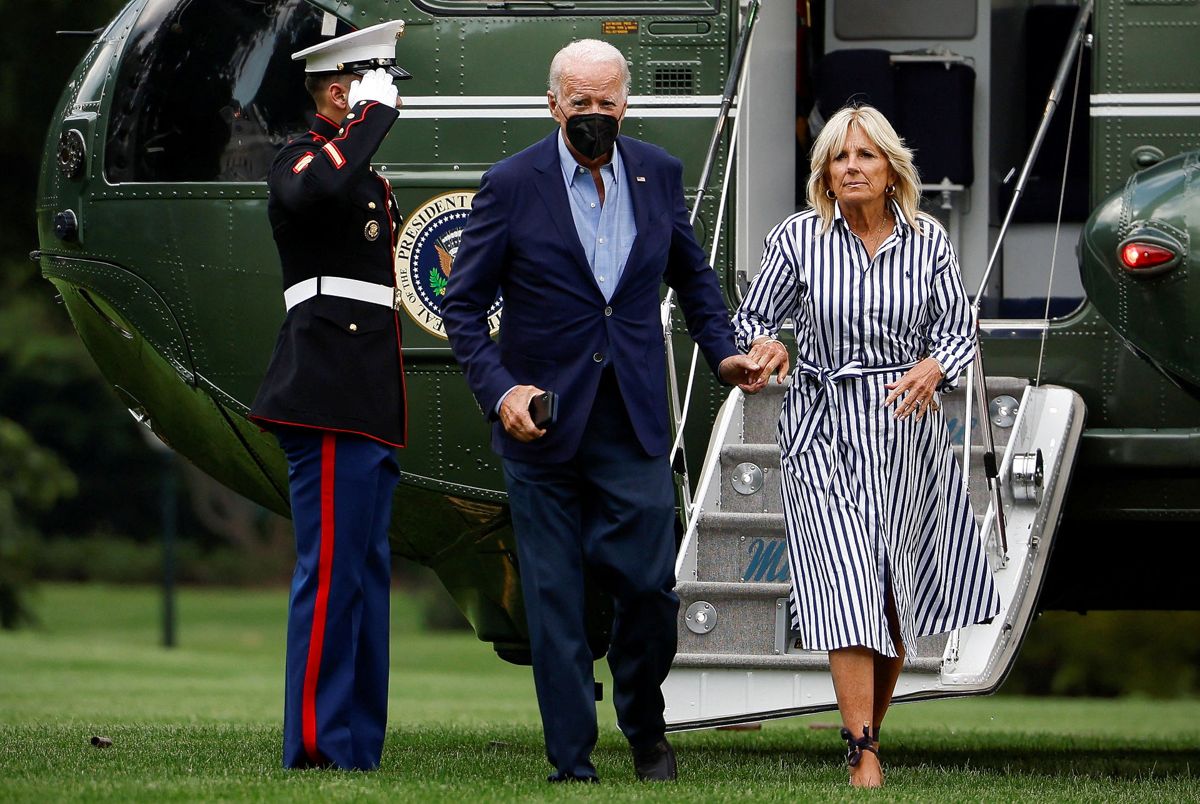 Jill Biden skal isoleres, efter at hun er blevet testet positiv for coronavirus.