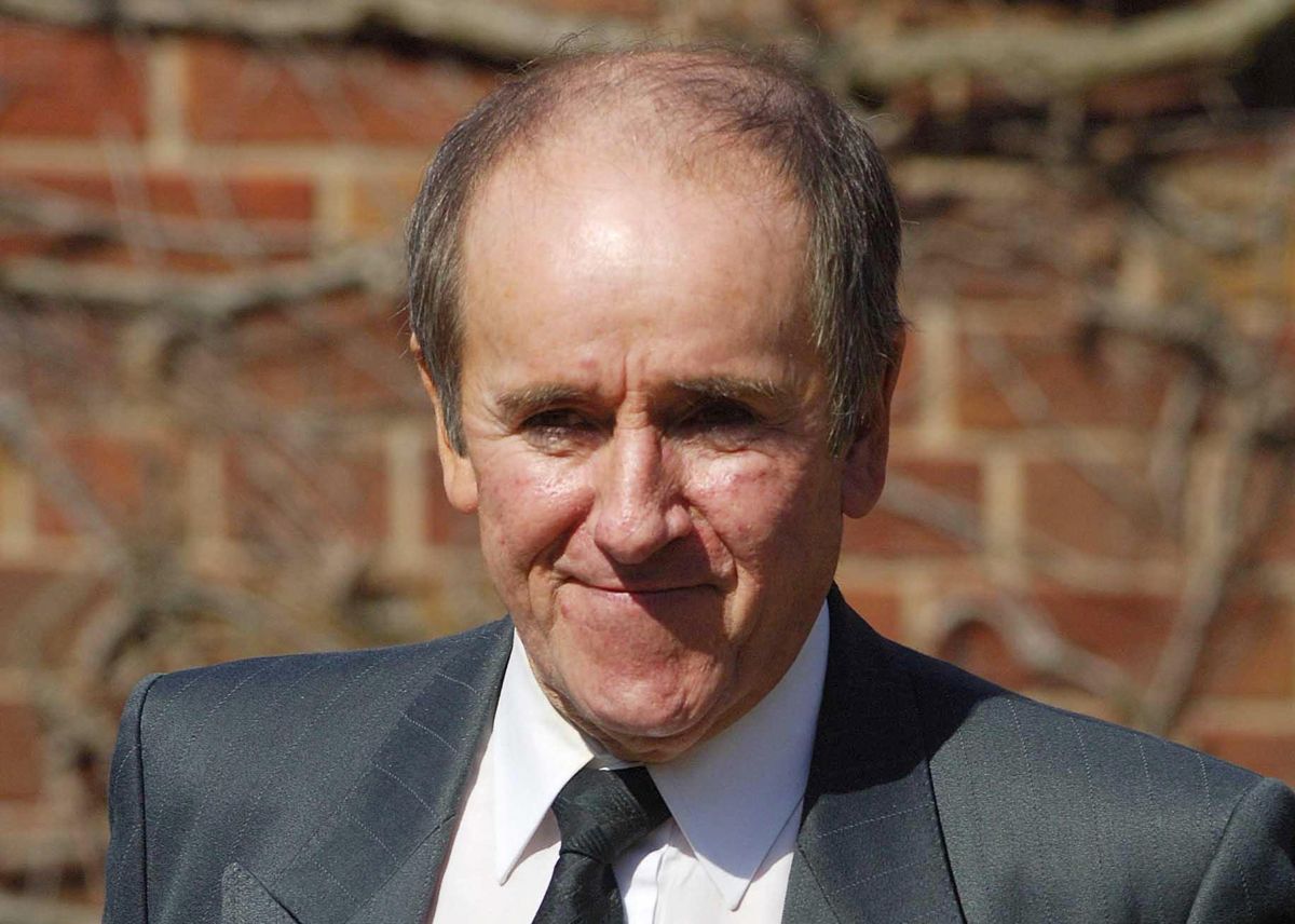 Den folkekære britiske skuespiller og komiker Duggie Brow er død 82 år gammel.