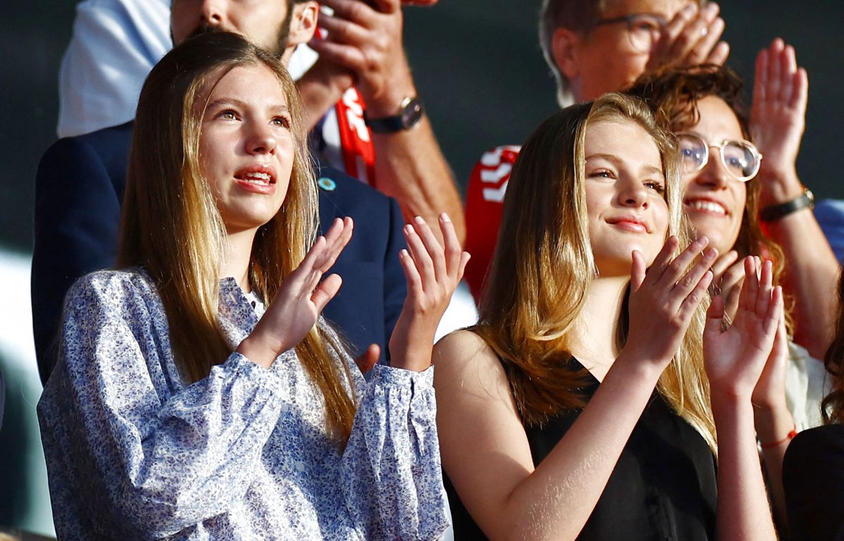 Spanske kornprinsesse Leonor (th) og hendes yngre søster prinsesse Sofia.