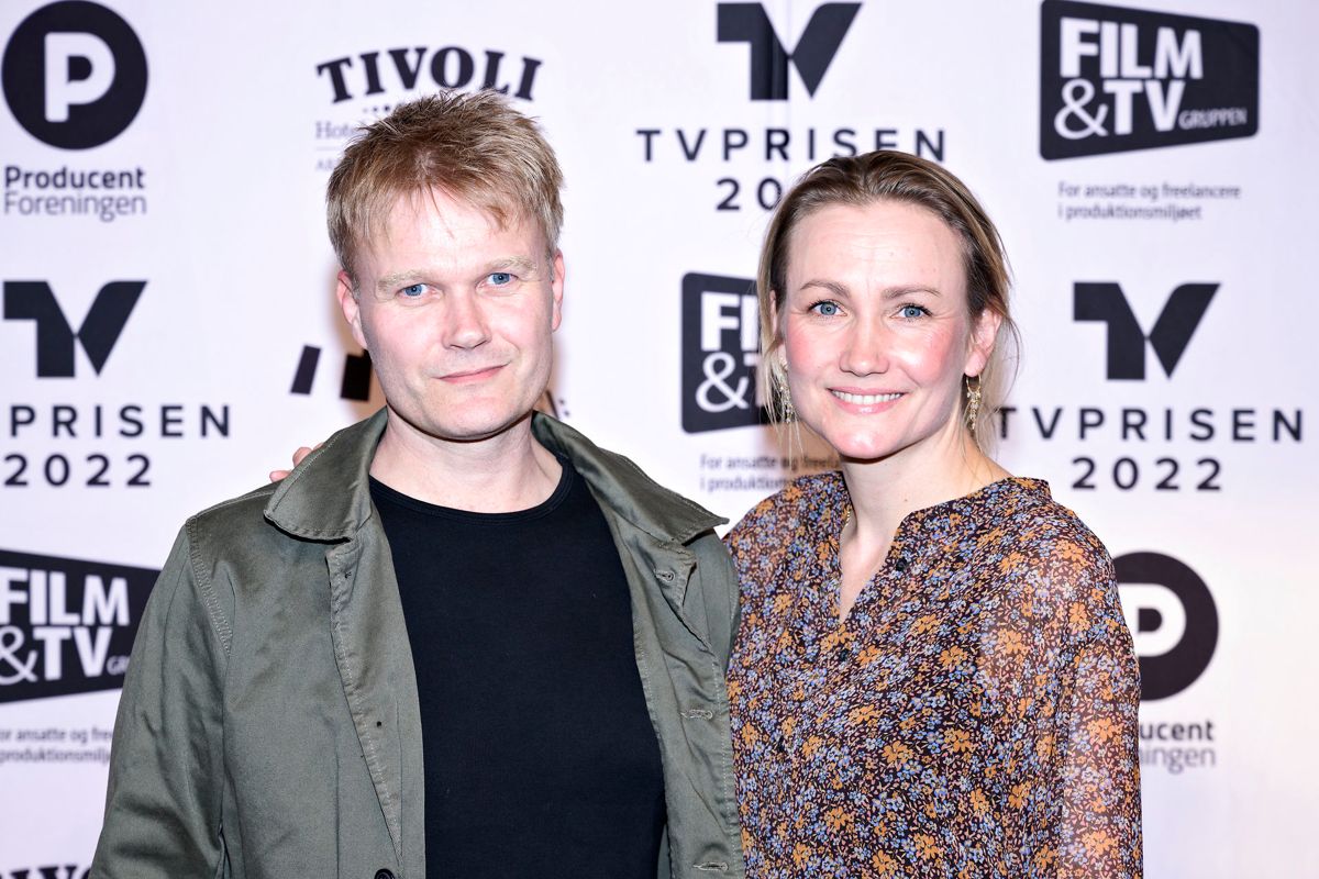 Sara Lygum ses her sammen med sin kollega og 3 x Beliggenhed-medvært Christian Borregaard.