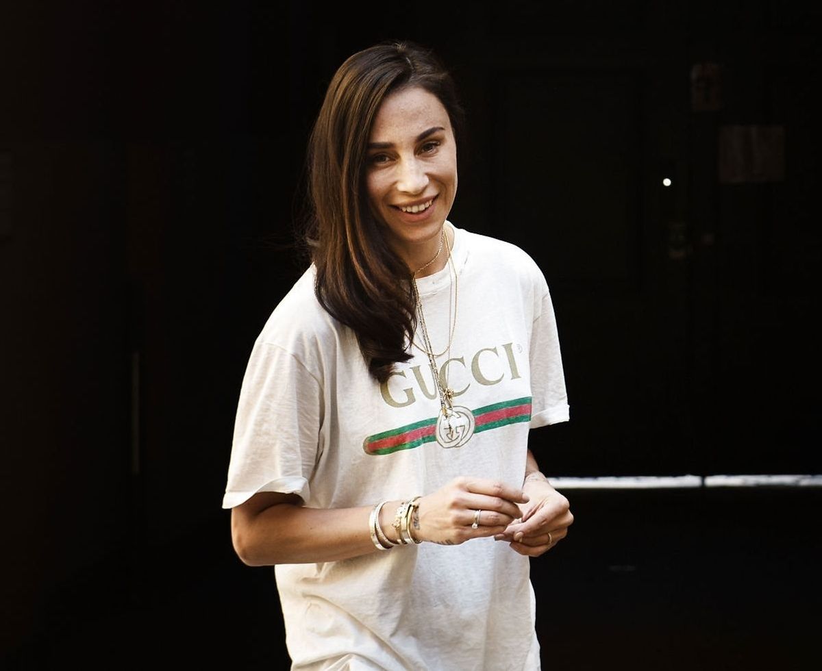 Medina deler et hudløst ærligt fødselsbillede på Instagram.
