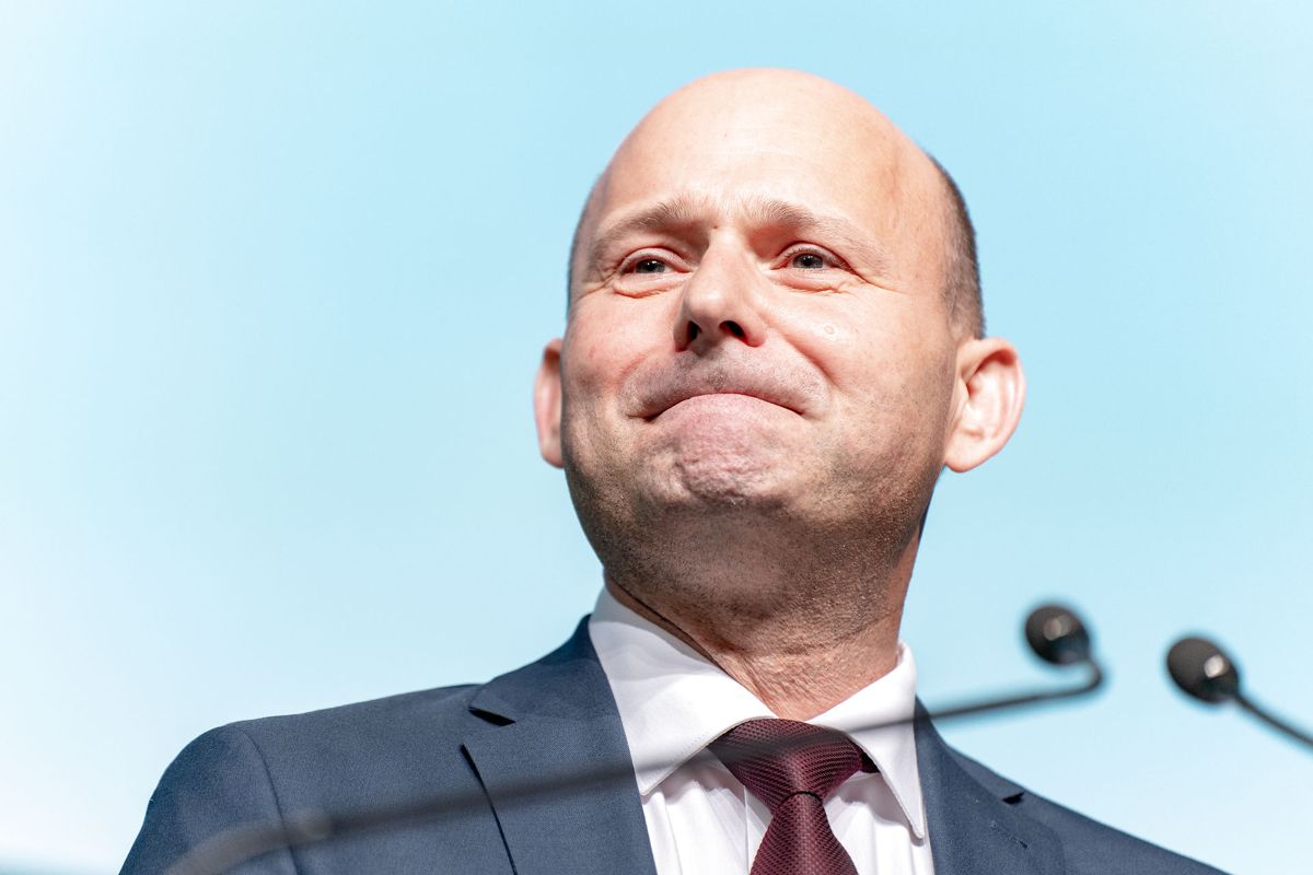 Partiformand Søren Pape Poulsen vil ikke længere afvise, at De Konservative går i regering. Men der er "mange sten, som skal ryddes af vejen", siger han.