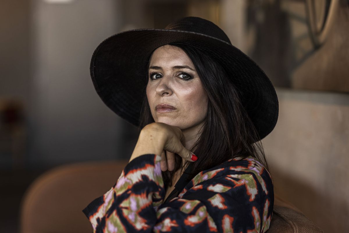 Sangerinden Kira Skov har efter sin mands død fundet kærligheden på ny. - Vi har det rigtig dejligt sammen, siger hun.