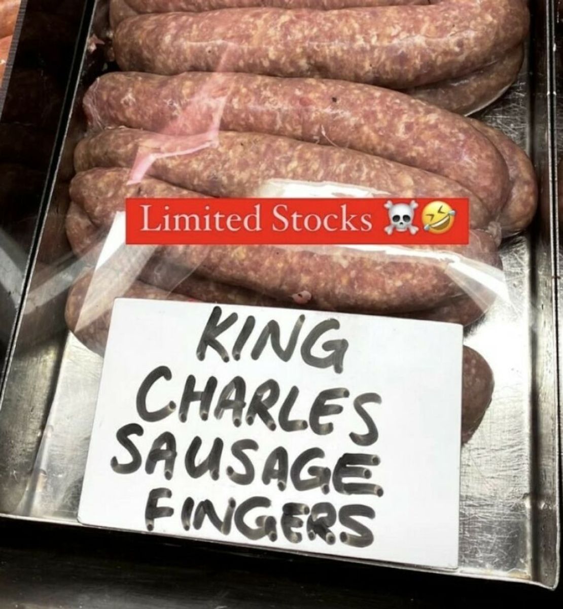 En fræk slagterhund på New Zealand har delt et billede af 'Kong Charles Pølsefingre'.