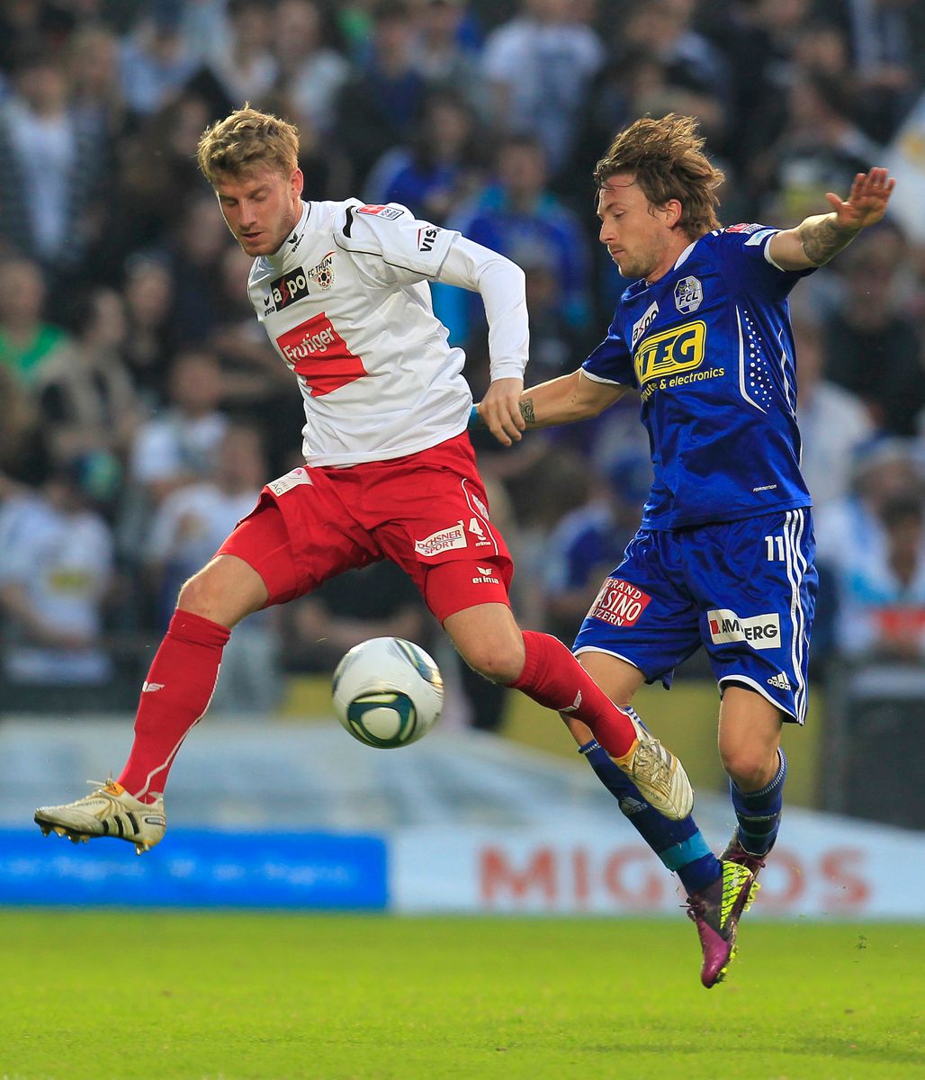 Nicolas Schindelholz (tv.) under en kamp for FC Thun tilbage i 2011. (Arkivfoto)