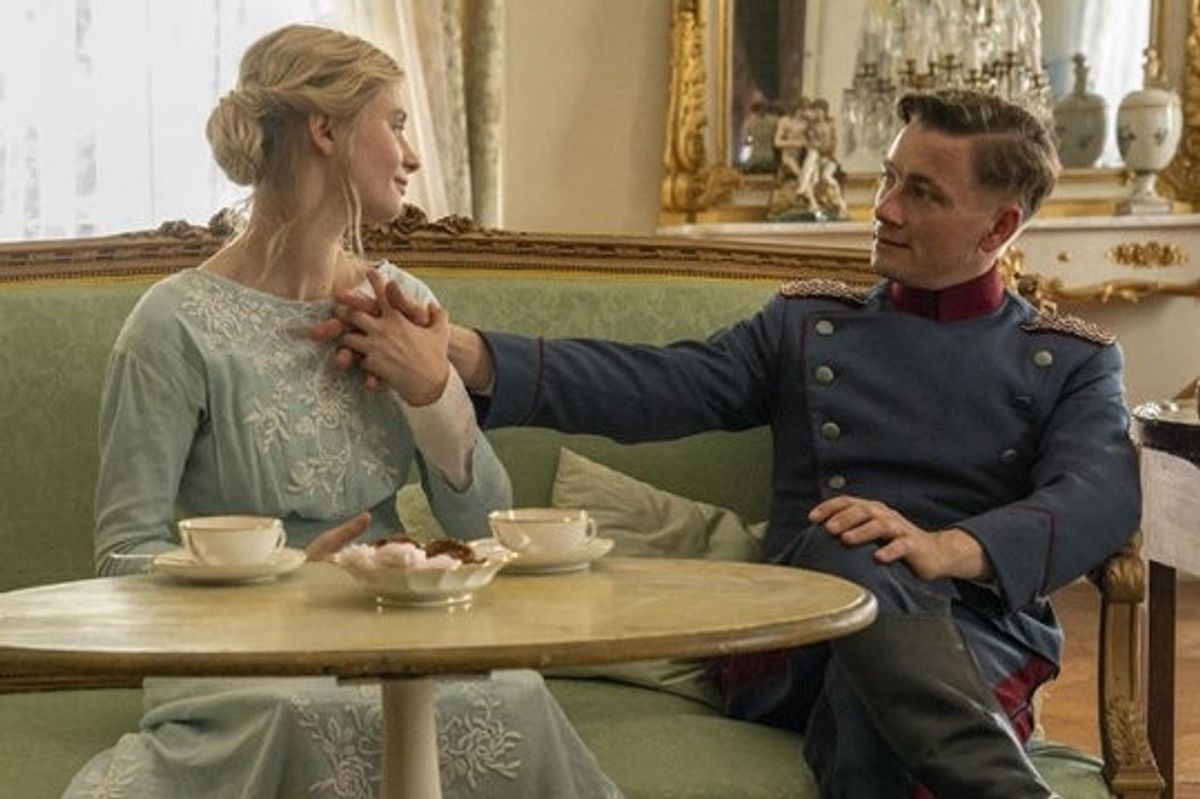 Skuespillerne Clara Rosager og Esben Smed spiller hovedrollerne i den kommende film 'Kysset'.