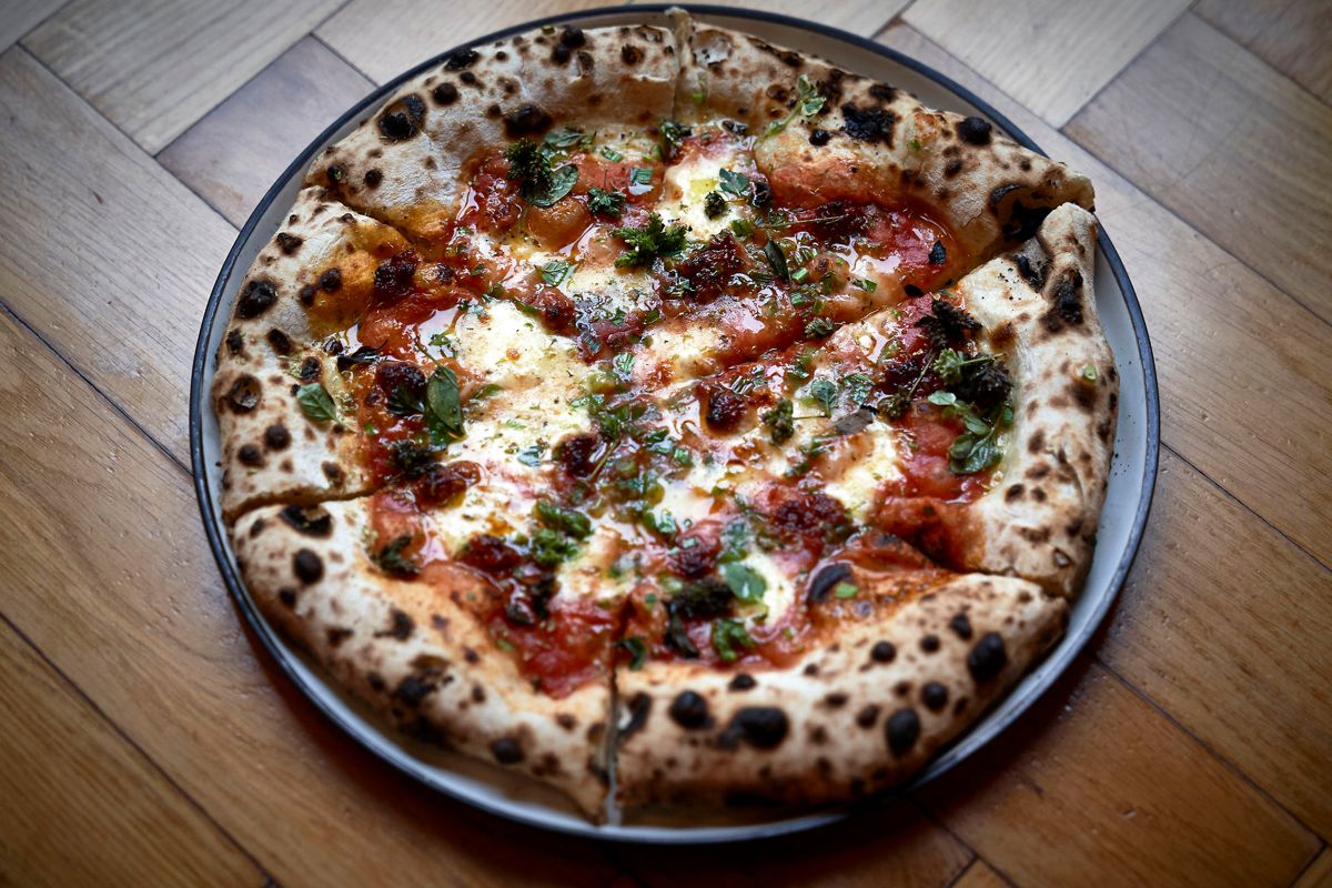 Restaurant BÆST markerer sig i den grad på verdensranglisten over de bedste pizzaer.