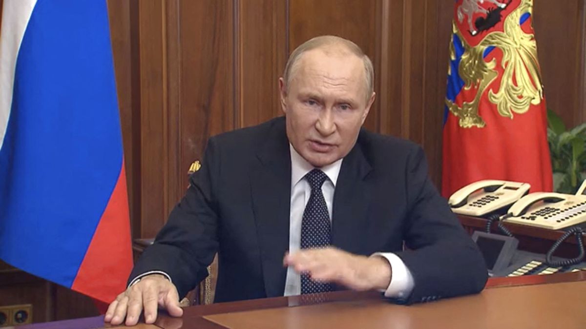 - Han vil drukne Ukraine i blod, men også i sine egne soldaters blod, siger Zelenskyj til det tyske dagblad Bild i en reaktion på Putins udmeldinger om mobilisering af op mod 300.000 soldater.