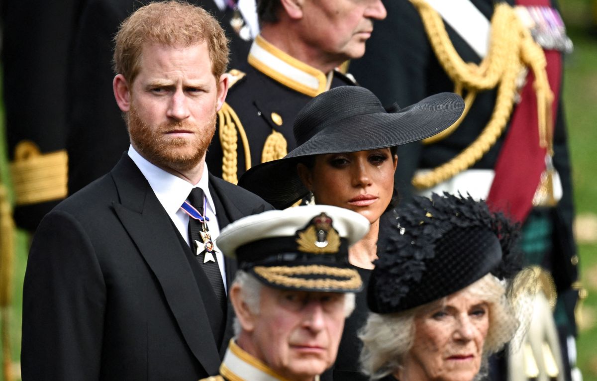Herry og Meghan ses her ved dronning Elizabeths begravelse i London den 19. september.