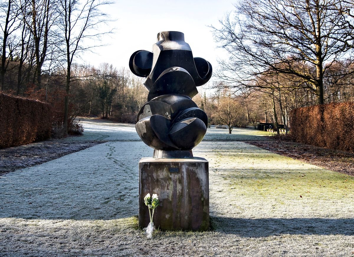 Prins Henriks skulptur, "Torso", stod tidligere ved Marselisborg Slot.