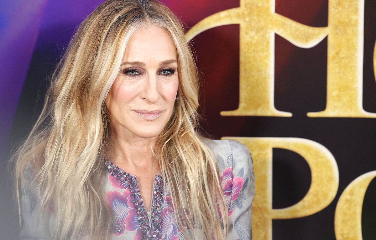 Sarah Jessica Parker mistede onsdag sin elskede stedfar, som hun har haft ved sin side siden hun var blot tre år gammel.