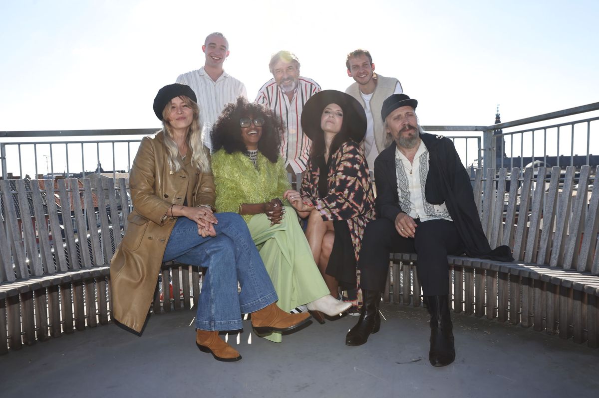 Årets artister i 'Toppen af Poppen' øverst fra højre: Nicklas Sahl, Martin Brygmann, Maximillian, Soleima, Iris Gold, Kira Skov og Steen Jørgensen. (Arkivofoto).