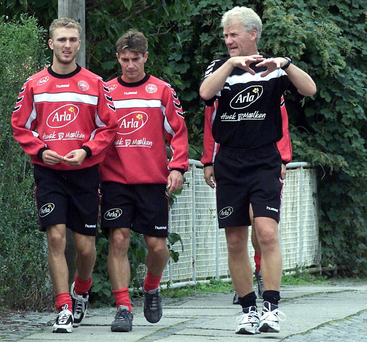 Den danske fodboldstjerne Jan Heintze (i midten) nåede at spille sammen med Rob Landsbergen i hollandske PSV Eindhoven i flere år i starten af 1980'erne.