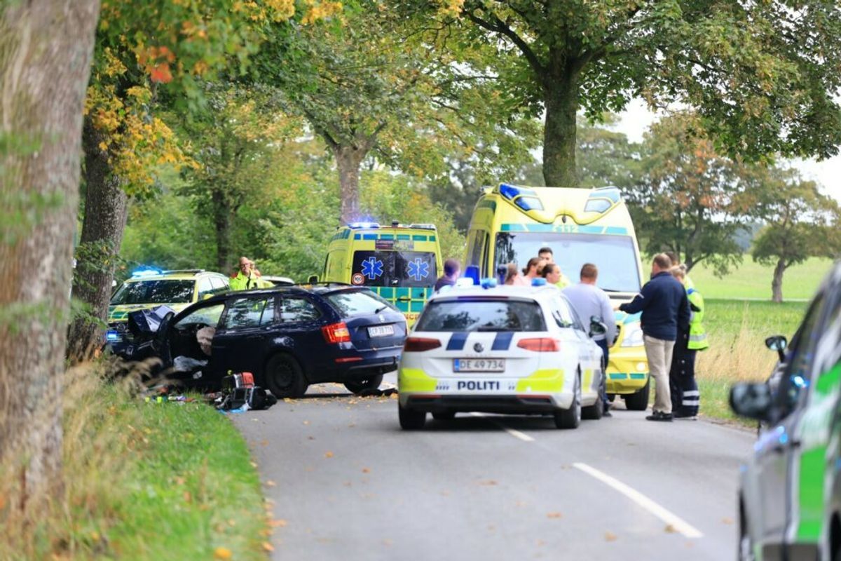 Politiet er til stede ved det de betegner som et 'mistænkeligt dødsfald'.