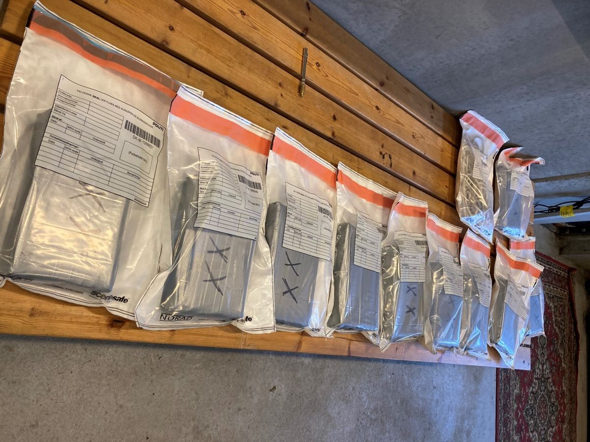 De 10 kilo kokain blev fundet gemt i lastbilens trailer. Det var narkohunde, der bragte tolderne på sporet.