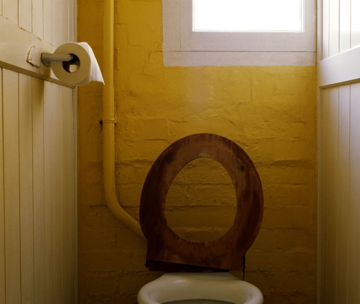 Et offentligt toilet i Malling blev offer for ondsindede hærværksmænd. Arkivfoto.