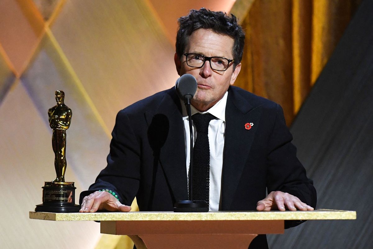 - Det er med den største ydmyghed, at jeg nu står her og modtager jeres venlighed, sagde Michael J. Fox i sin takketale fra scenen i Los Angeles.