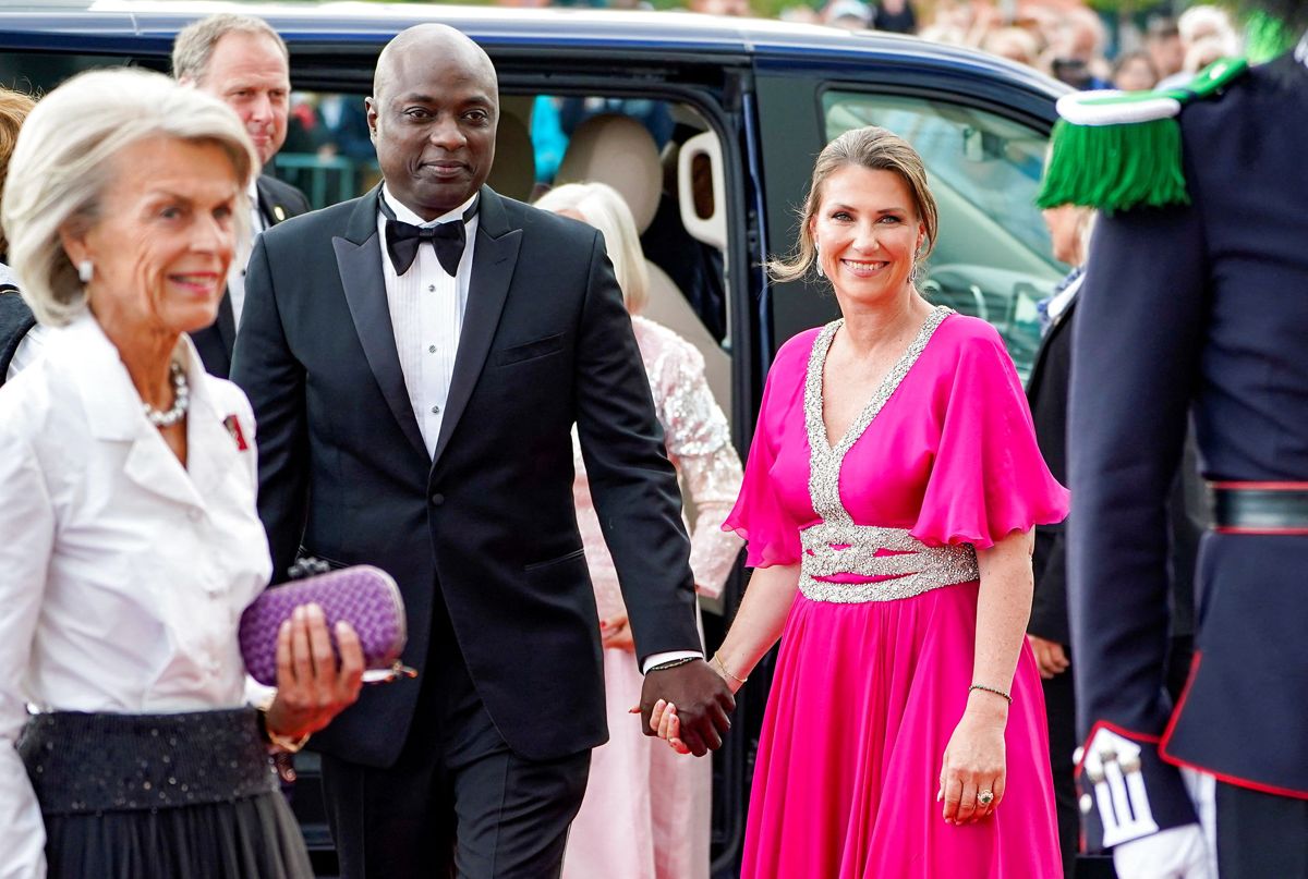 Prinsesse Märtha Louise og Durek Verrett frister en tilværelse på afstand af det øvrige norske kongehus.