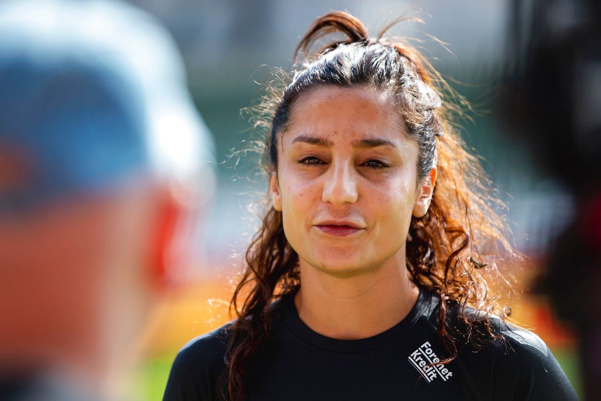 Nadia Nadim har mistet sin mor i en trafikulykke.
