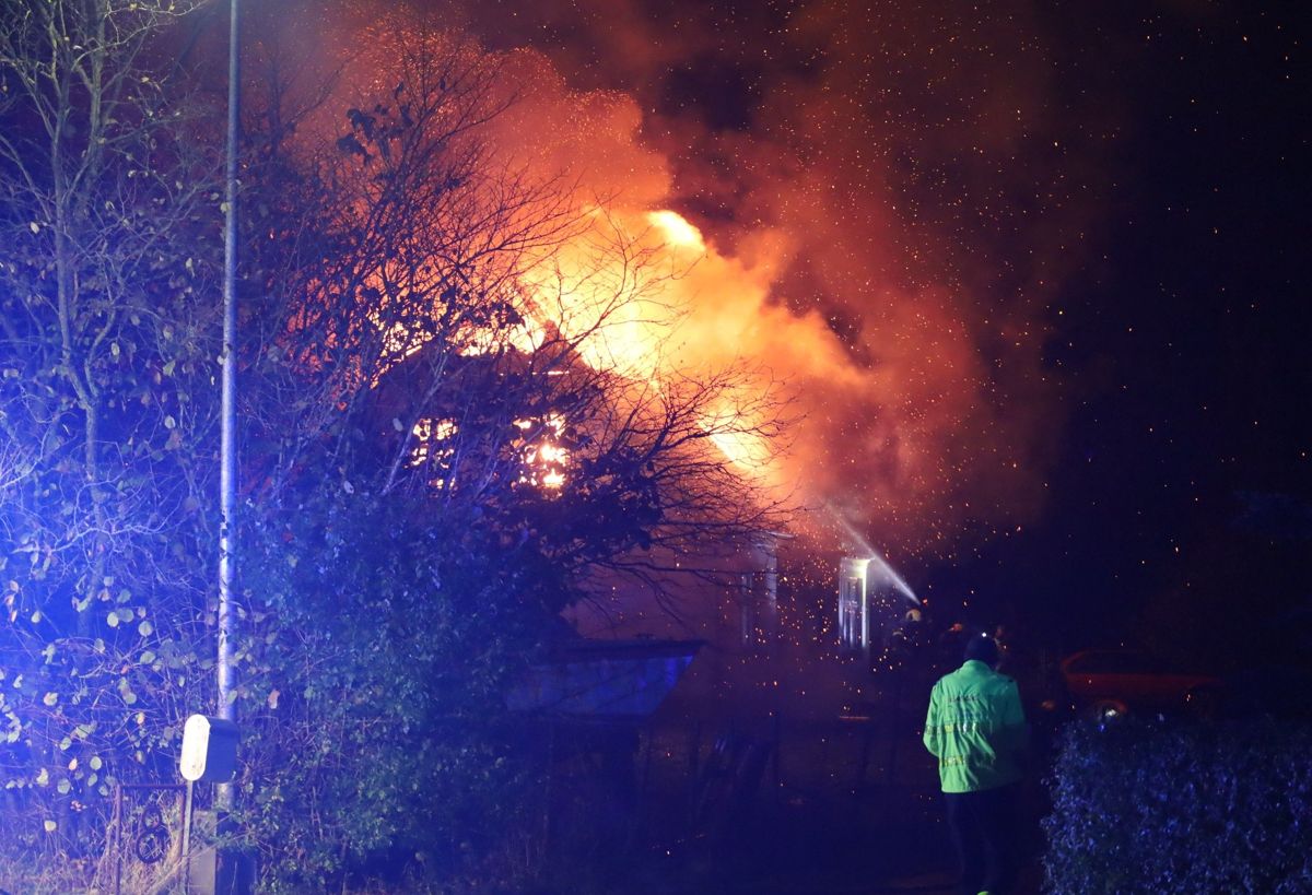 Villaen stod i kæmpe flammer.