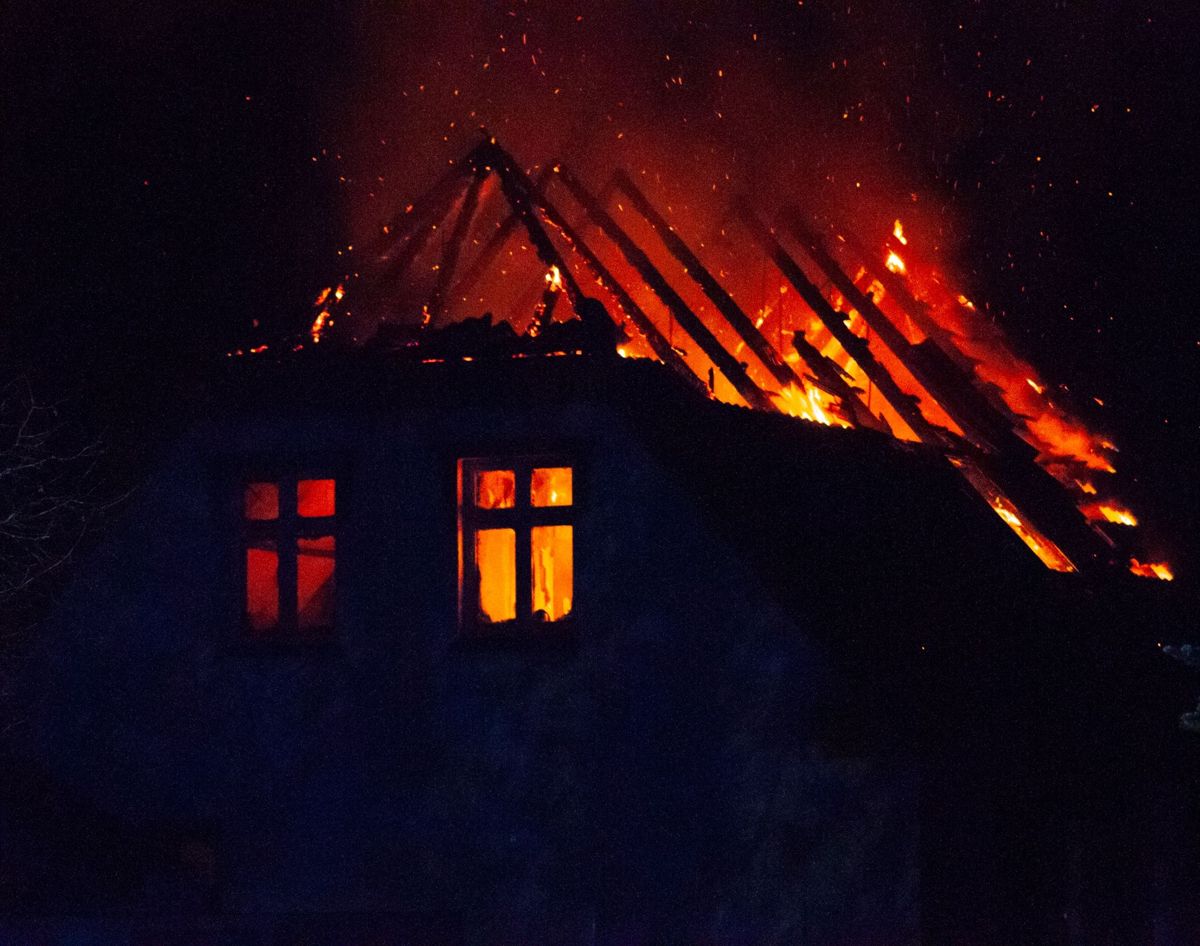 Det var naboen, som opdagede branden.