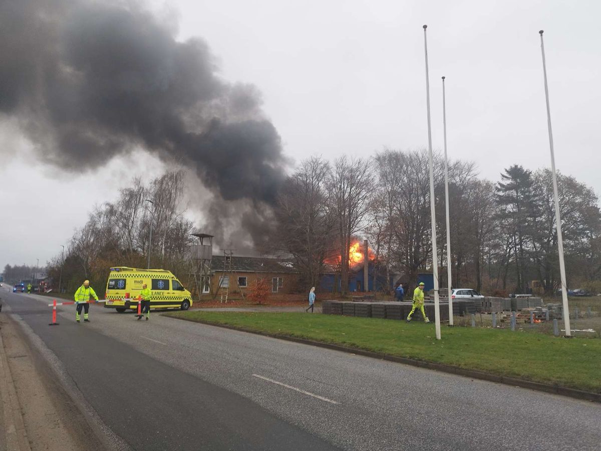 Stor brand på Dørslundvej i Brande.