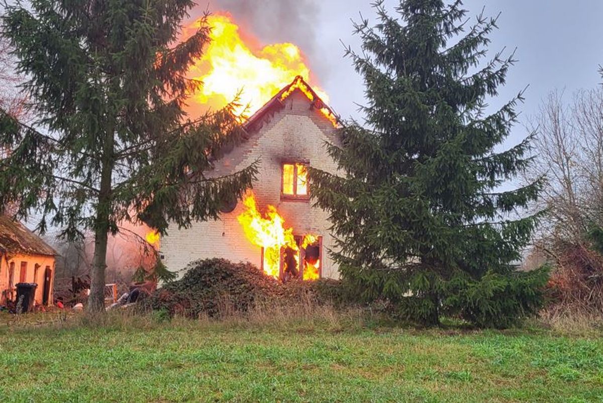 Huset på Krarupvej i Stenstrup på Sydfyn er helt overtændt.