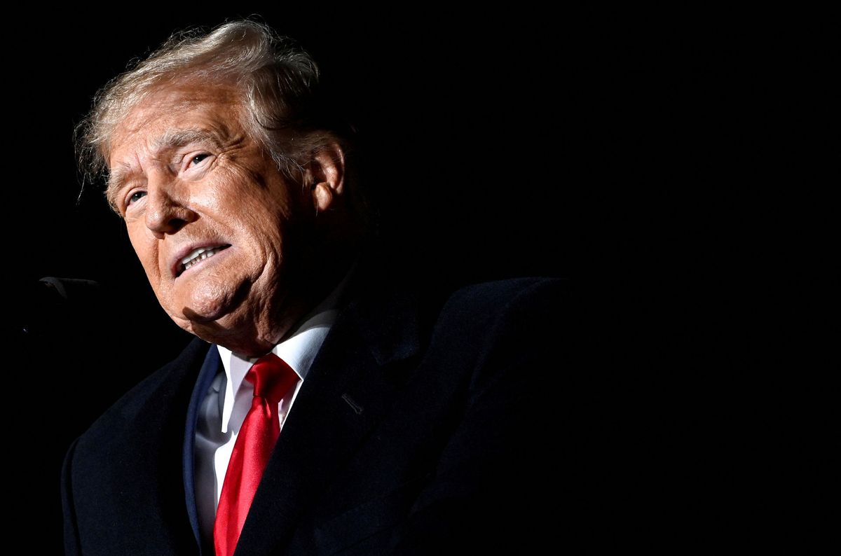En journalist har sagsøgt Donald Trump for seksuelt misbrug.