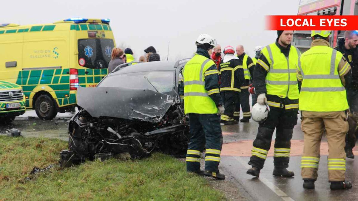 Alvorlig ulykke: Biler smadrer sammen