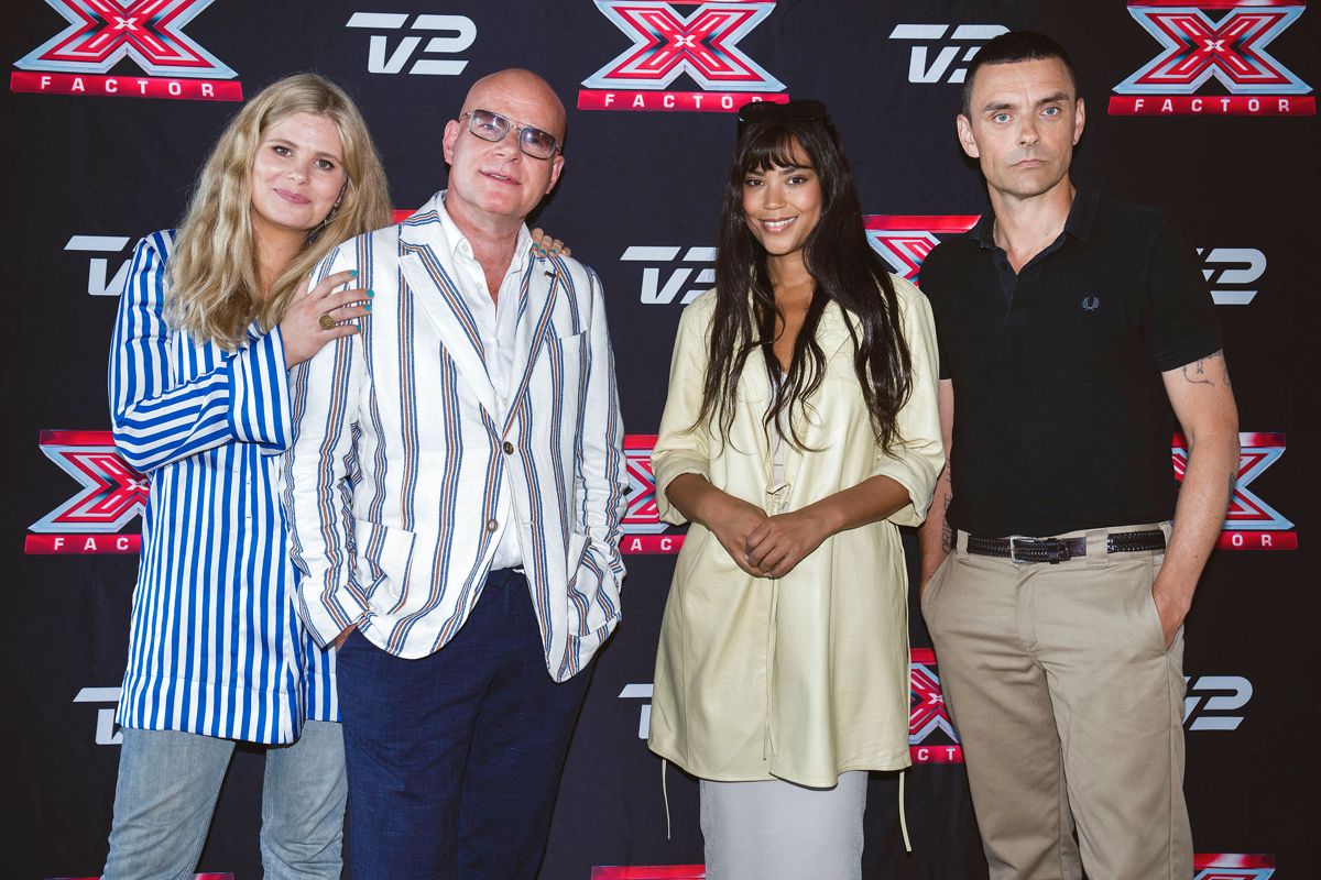 X Factor-vært Sofie Linde (tv) ses her sammen med sæsonens dommertrio, Thomas Blachman, Kwamie Liv og Simon Kvamm.