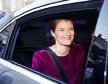 Minister lover penge til danskere