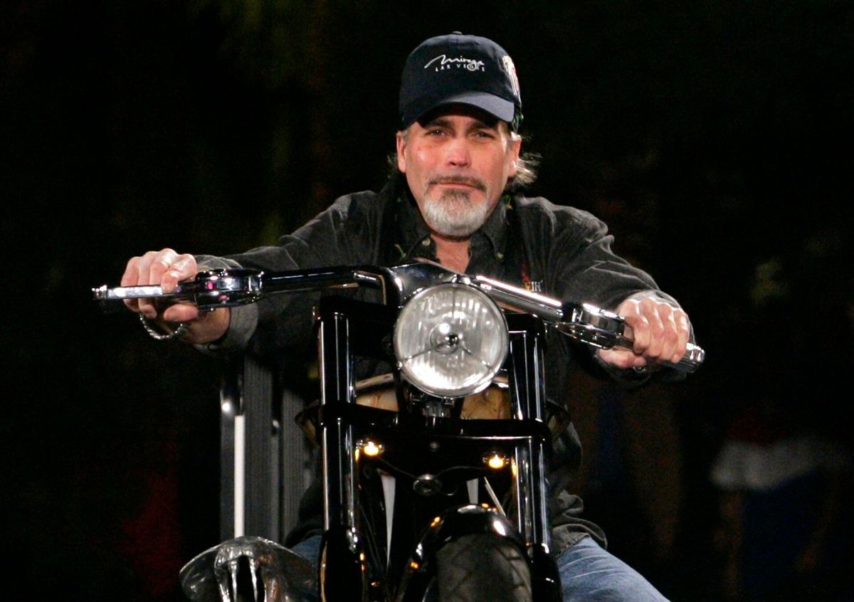 Motorcykel-stuntmanden og rekordindehaveren Robbie Knievel er død.