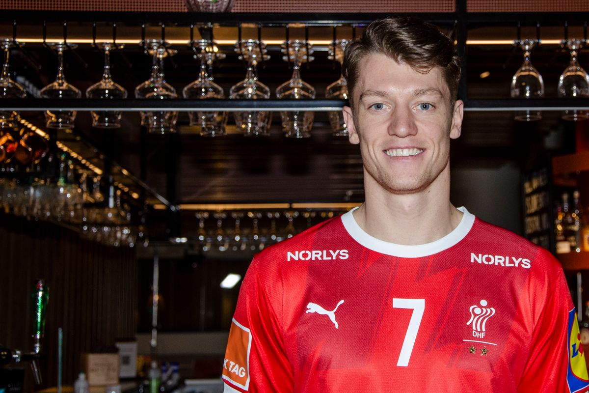 – Det er altid fedt at spille for sit land. Det giver ekstra kuldegysninger, siger han, der vandt guld ved EM i Egypten 2021 og sølv ved OL i Tokyo 2020.