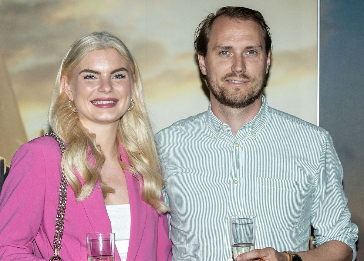 Tilde Wexøe Munkholm og hendes kæreste Thomas ses her ved gallapremiere på filmen "Top Gun - Maverick" i Imperial i København i maj 2022.