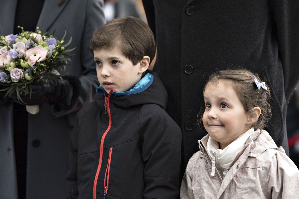 Komtesse Athena har, siden hun var helt lille, været med på opgaver sammen med sine forældre, prins Joachim og prinsesse Marie, og sin storebror, grev Henrik. Her til åbningen af Bakken i 2017. (Arkivfoto).