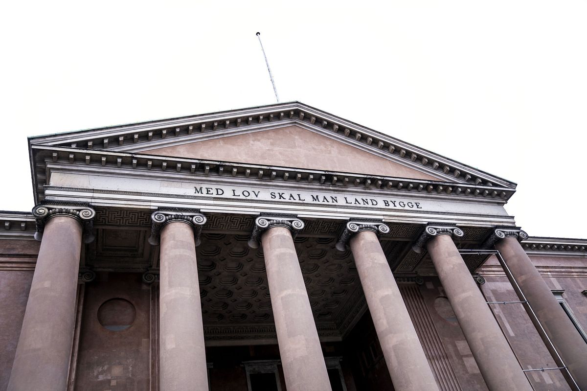 Københavns Byret behandler over tre retsdage en sag mod en 33-årig mand, der er tiltalt for grove voldtægter under sin fangeflugt. Sagen indledes onsdag. (Arkivfoto).