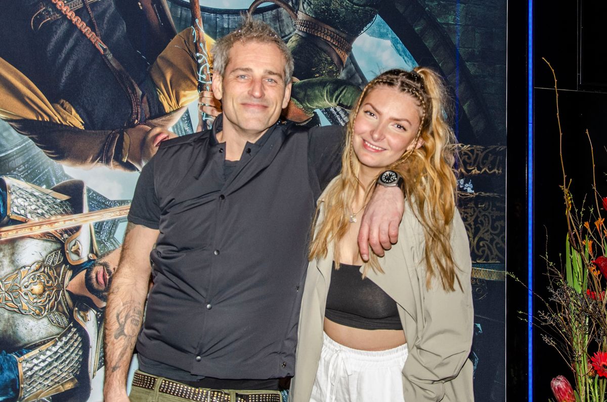 Oliver Bjerrehuus ser stadig ikke børnene særligt meget, fortalte han sammen med den 25 år yngre kæreste, Sofie Amalie Elkjær.