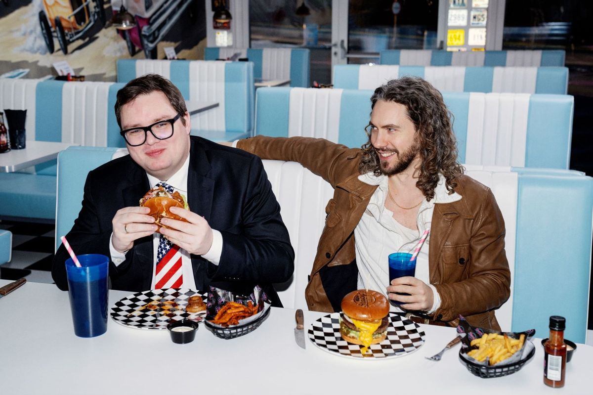 Vi skal forstå USA for at blive klogere på, hvad der foregår i Danmark, lyder det fra Radio4's nye makkerpar Mirco Reimer-Elster og Frederik Dirks. (PR-foto).