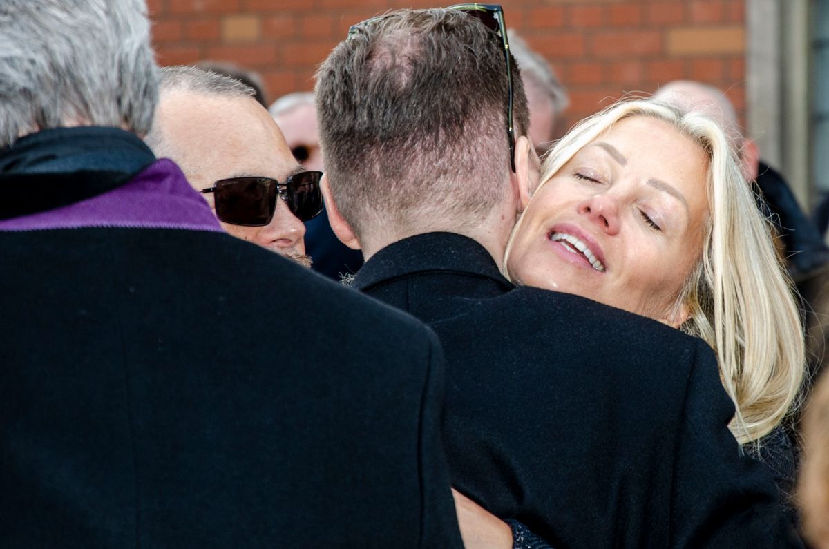 Caroline Fleming kneb en tåre.